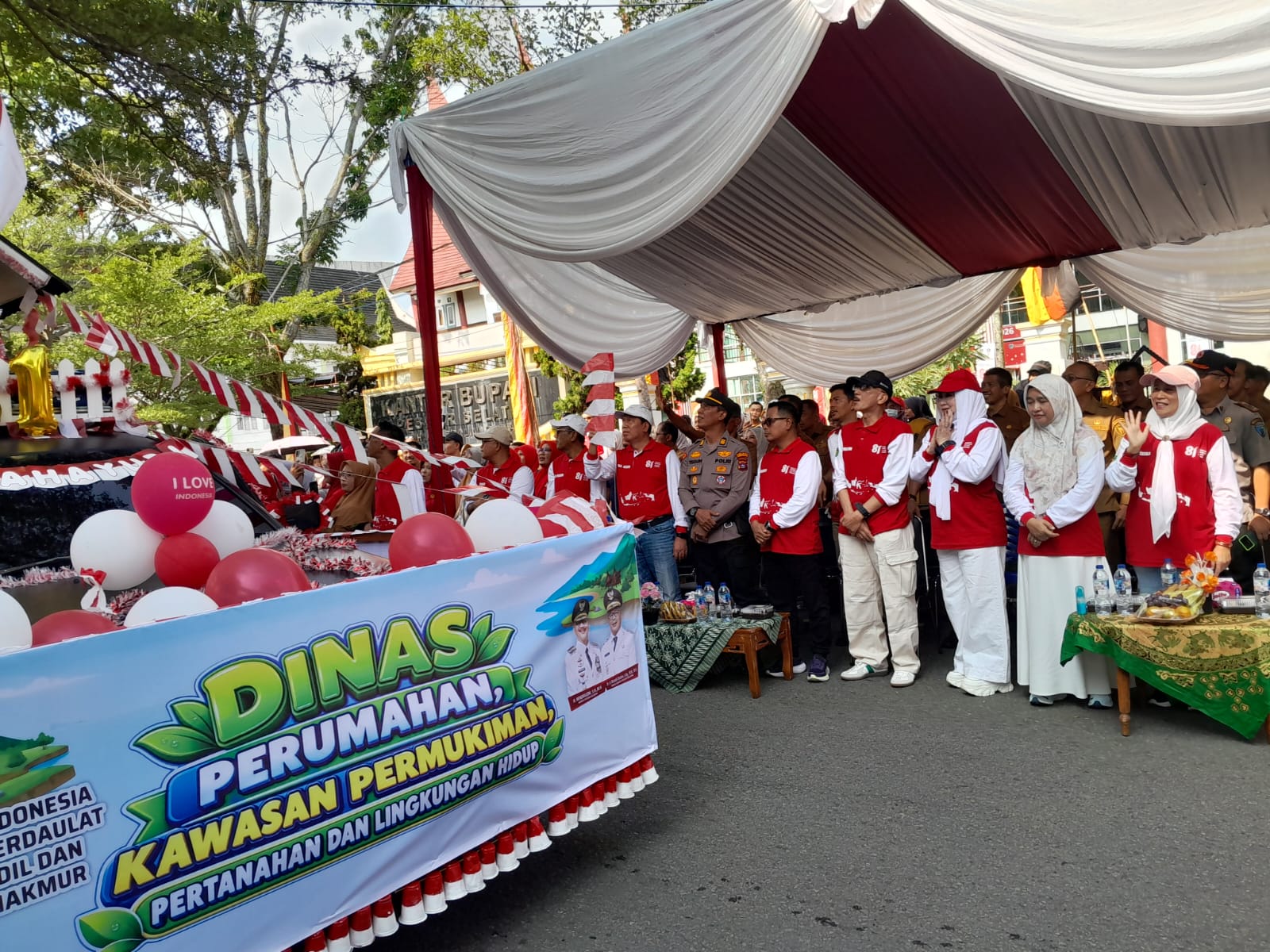 Dari Pelajar hingga OPD, Pawai Alegoris Jadi Panggung Kreativitas Warga Pesisir Selatan